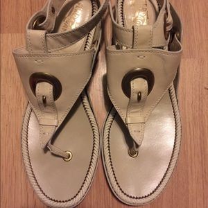 Salvatore Ferragamo ivory Sandals SZ 10